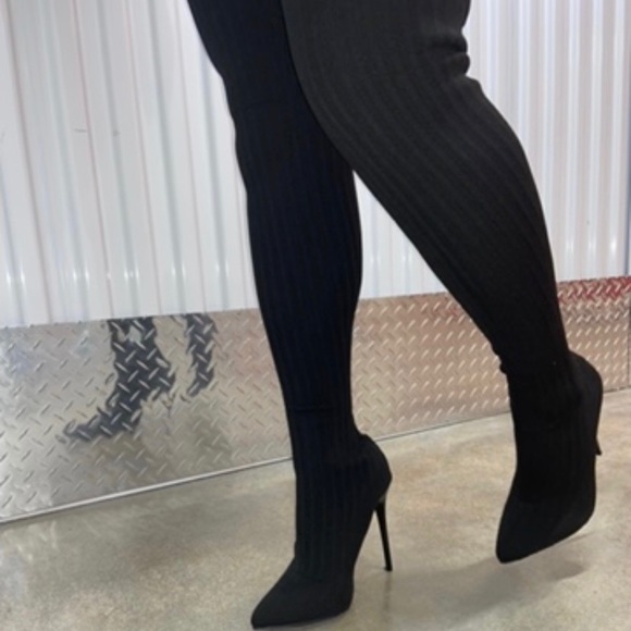 New Thigh high black Lycra fitted boots - Picture 3 of 3